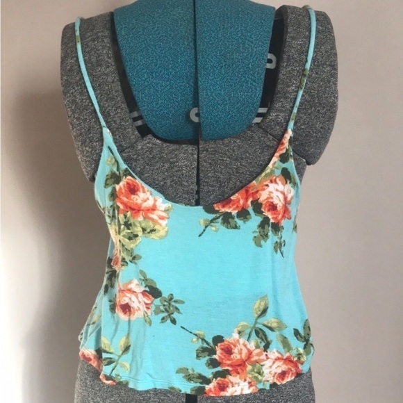 Adorable Floral Crop Tank - Picture 2 of 4